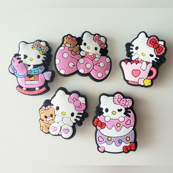 5 x New Croc Charms / Jibbitz, Hello Kitty style - Picture 1 of 2